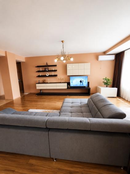 Apartament cu 2 camere decomandat, mobilat în Peninsula