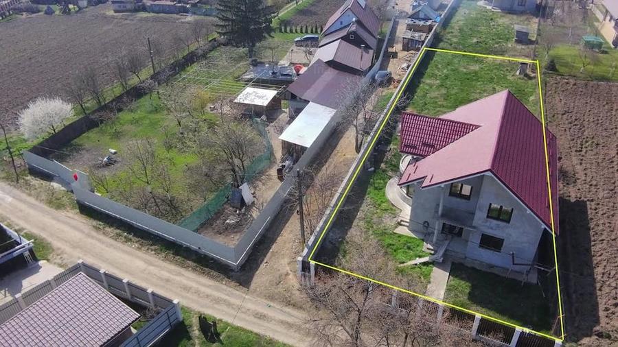 Casă cu Teren 953 Mp în Gura Văii