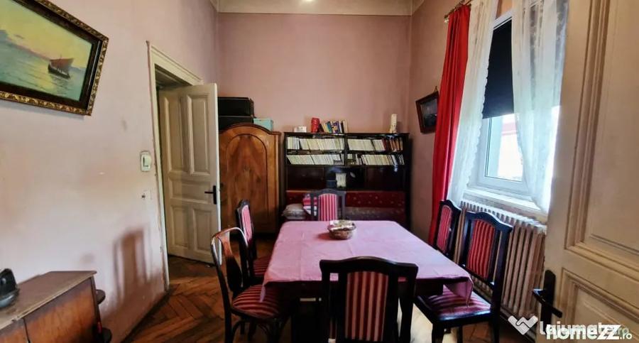Apartament cu 5 camere semidecomandat în Dacia