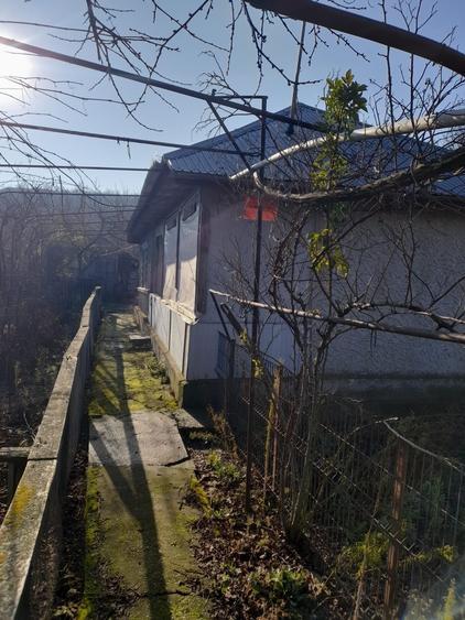 Casă cu 4 camere în Axintele