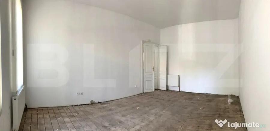 Apartament cu 3 camere semidecomandat în Central