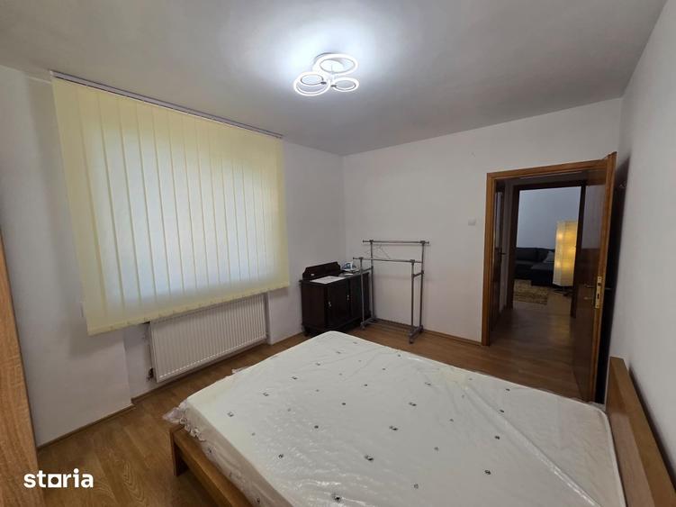 Apartament cu 3 camere semidecomandat, mobilat în Titan