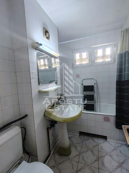 Apartament cu 3 camere semidecomandat, mobilat în Complex Studențesc