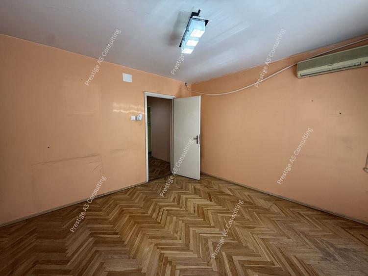 Apartament cu 4 camere decomandat în Central
