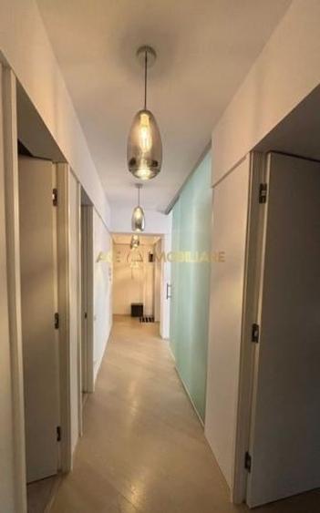 Apartament cu 3 camere decomandat, mobilat în Văcăresti