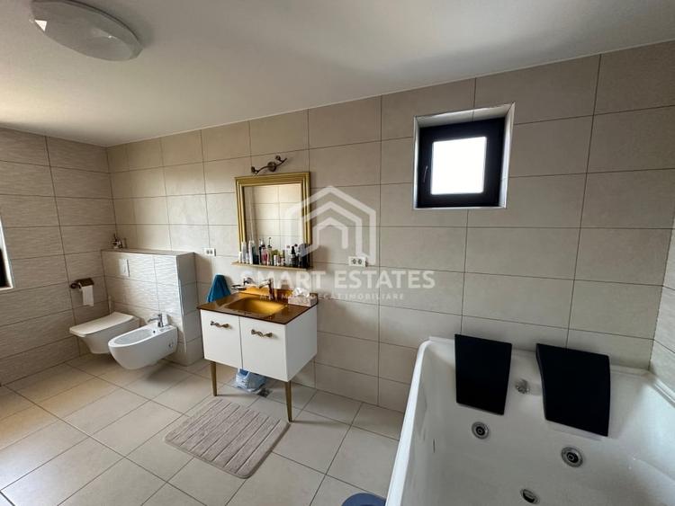 Casă individuală cu 5 camere cu Canalizare în Industriilor