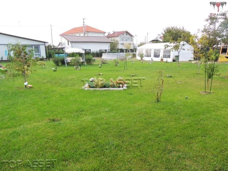 Casă individuală cu 7 camere cu Canalizare în Sud-Est