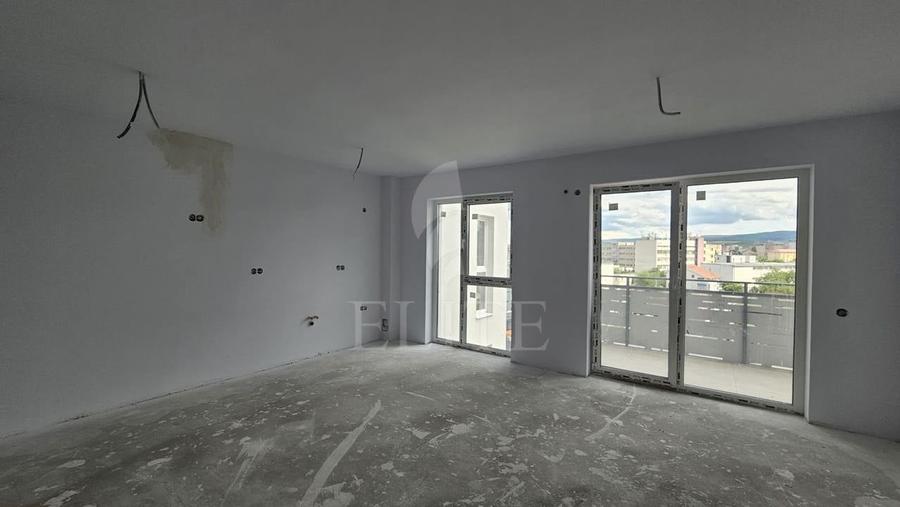 Apartament cu 3 camere semidecomandat în Mărăști