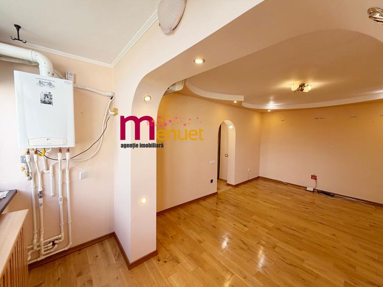 Apartament cu 3 camere semidecomandat în Vest