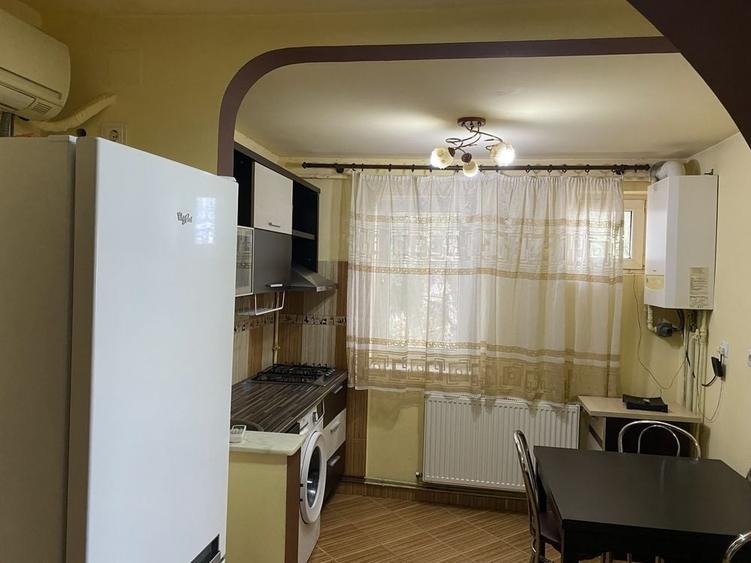 Apartament cu 2 camere decomandat în Aleea Trandafirilor