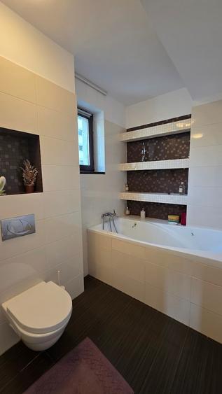 Penthouse cu 3 camere semidecomandat, mobilat în Vatra Luminoasă