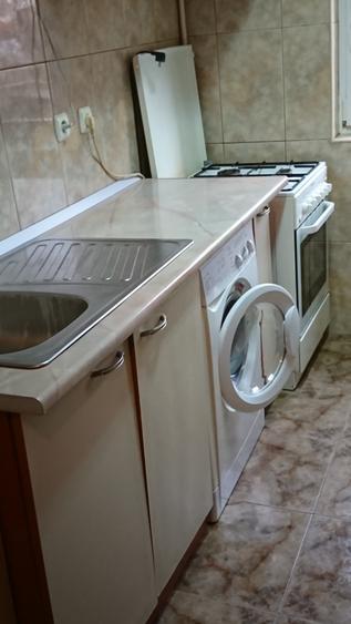 Apartament cu 3 camere semidecomandat în Basarab