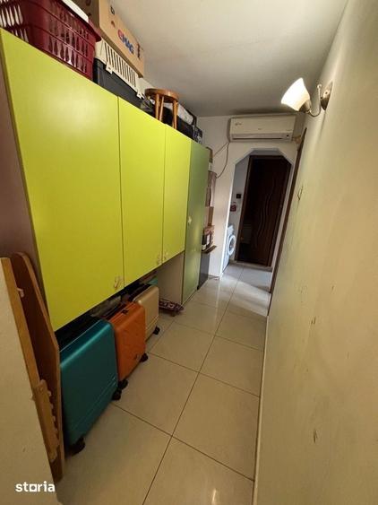 Apartament cu 3 camere decomandat în Nicolina