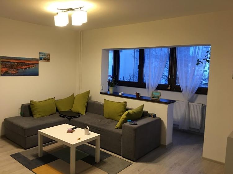 Apartament cu 3 camere semidecomandat, mobilat în Circumvalațiunii