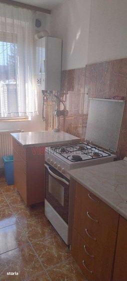 Apartament cu 2 camere semidecomandat, mobilat în Soarelui