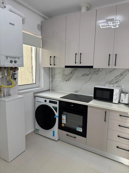 Apartament cu 3 camere decomandat în Moșilor