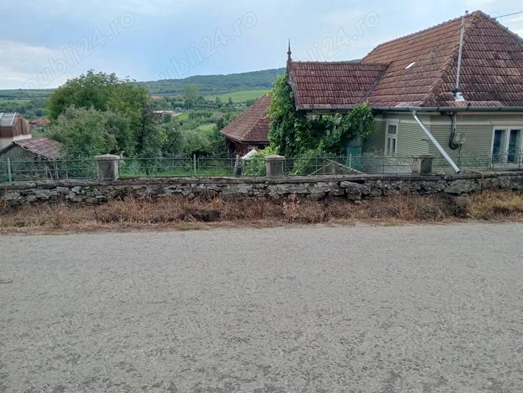 Casă cu 4 camere în Tureni
