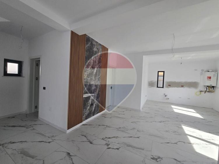 Casă individuală cu 4 camere cu Teren 350 Mp în Sud-Est