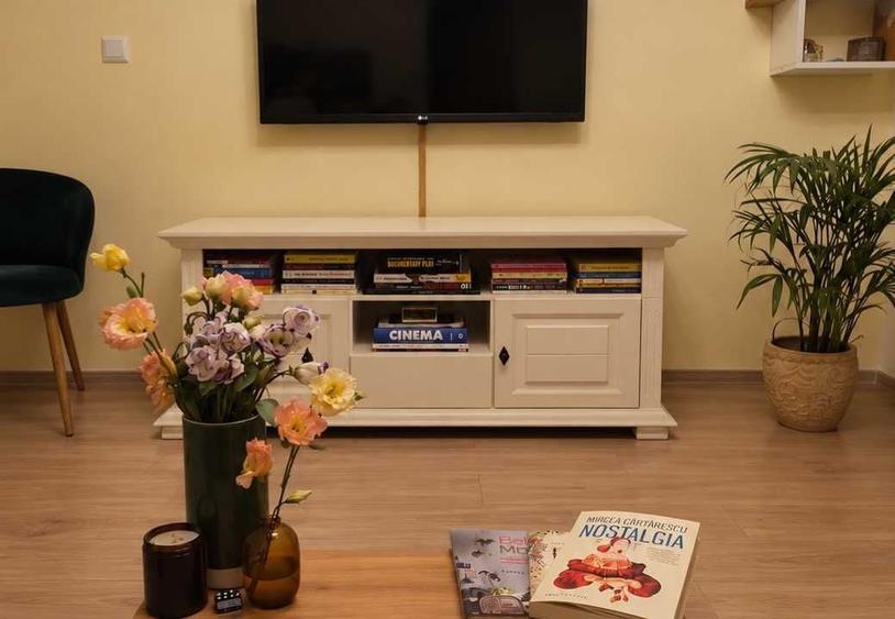Apartament cu 3 camere semidecomandat în Iancului