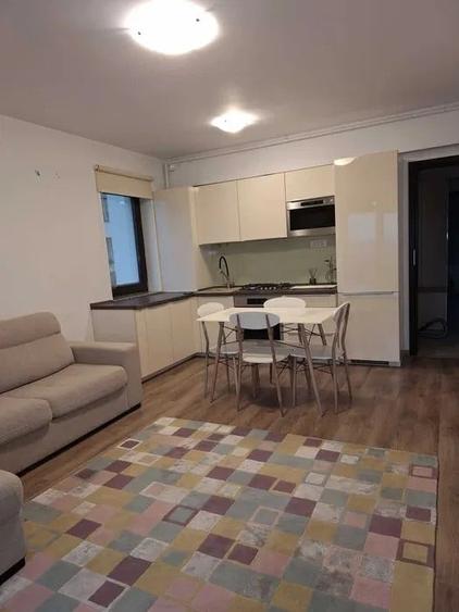 Apartament cu 3 camere semidecomandat în Central