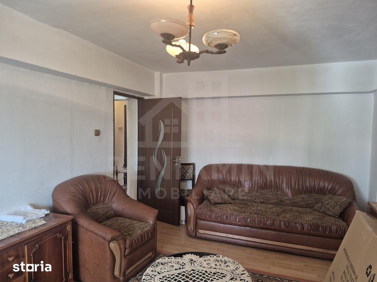 Apartament cu 3 camere decomandat în Sărari