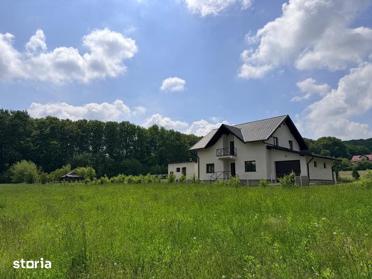 Casă cu 5 camere cu Teren 200 Mp în Dărmănești