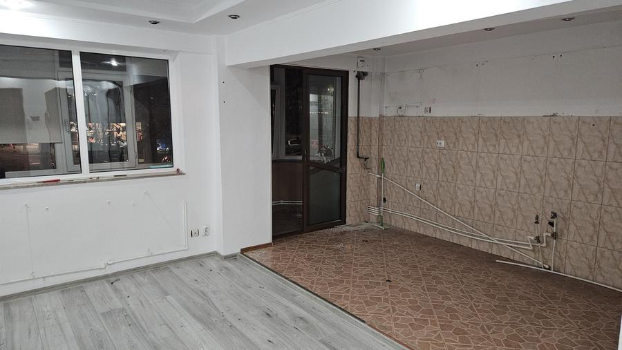 Apartament cu 3 camere decomandat în C5