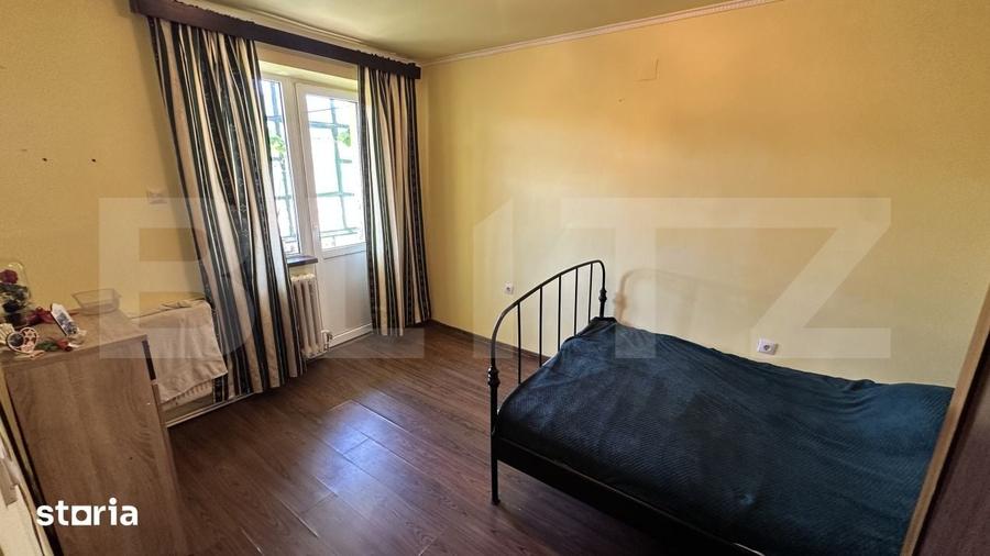 Apartament cu 3 camere semidecomandat în Cetate