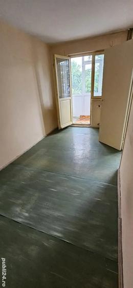 Apartament cu 3 camere semidecomandat în Vest