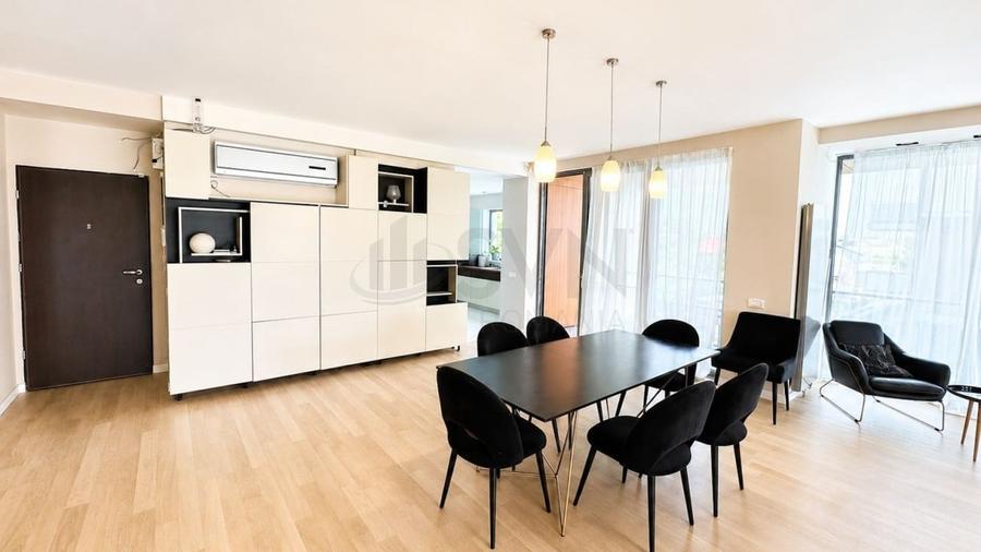 Apartament cu 4 camere decomandat în Băneasa