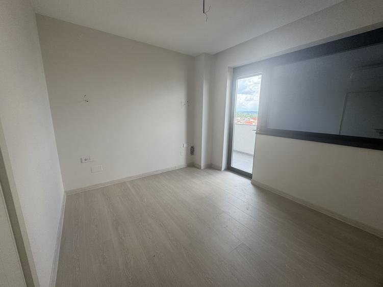 Apartament cu 4 camere în Trivale