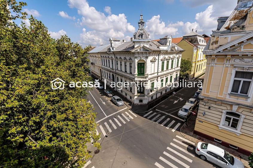 Casă individuală cu 10 camere cu Canalizare în Ultracentral
