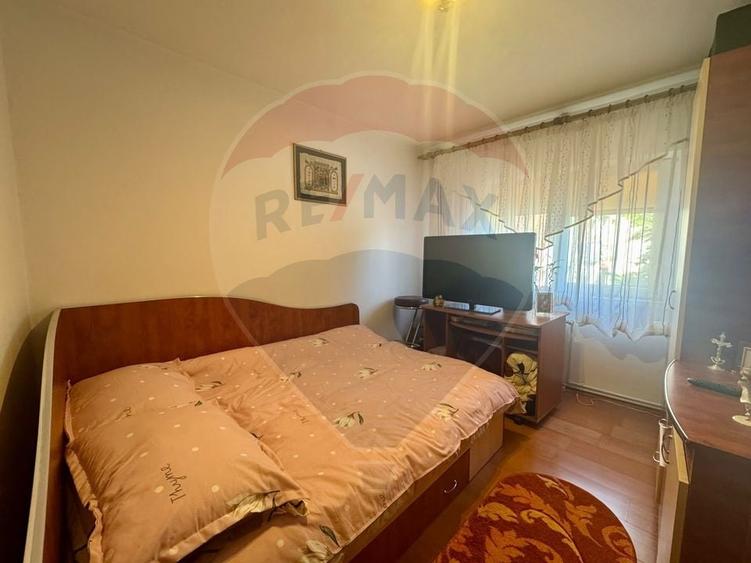 Apartament cu 4 camere decomandat, mobilat în Craiovița Nouă