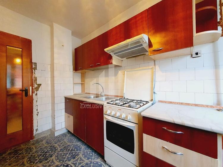 Apartament cu 4 camere decomandat, mobilat în Cetate