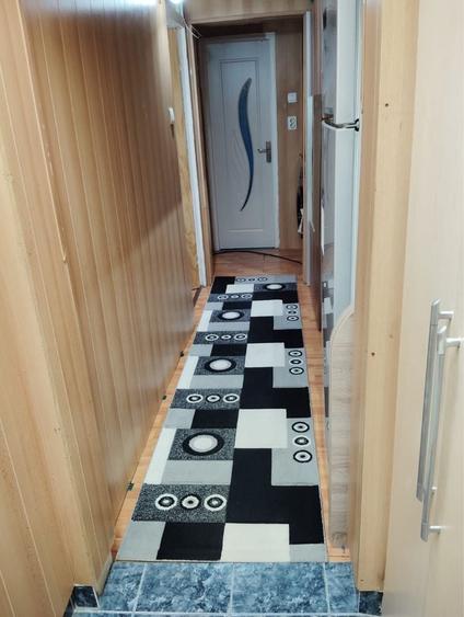 Apartament cu 3 camere decomandat în Exterior Vest