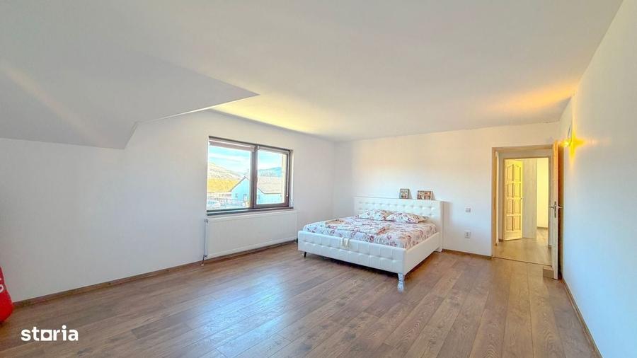 Casa spatioasa cu teren generos de 1200 mp Zona de case noi-Tarlungeni - 10