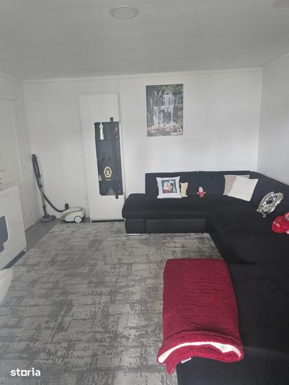 Apartament cu 3 camere decomandat în Micro 16