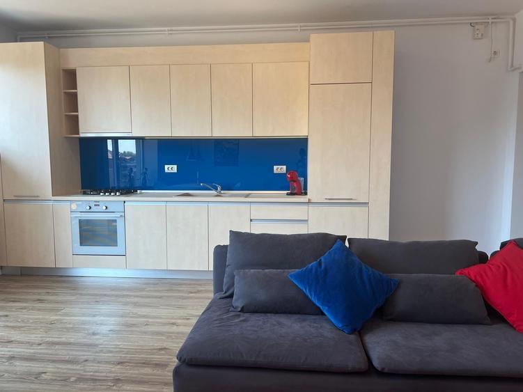 Apartament cu 3 camere decomandat, mobilat în Barbu Văcărescu