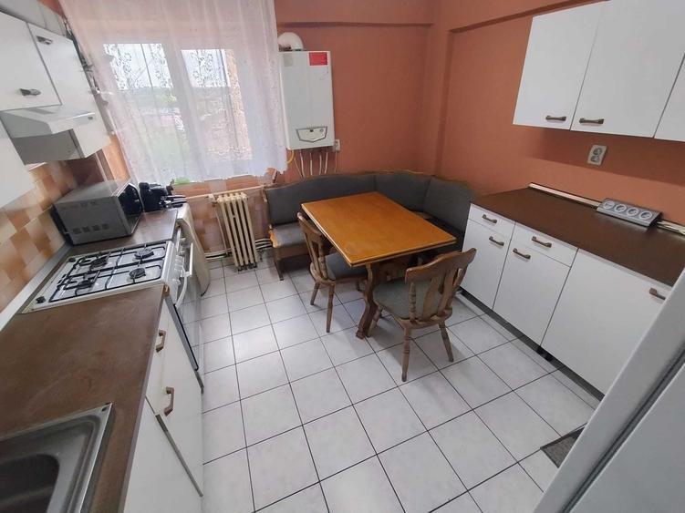 Apartament cu 4 camere decomandat în Dacia