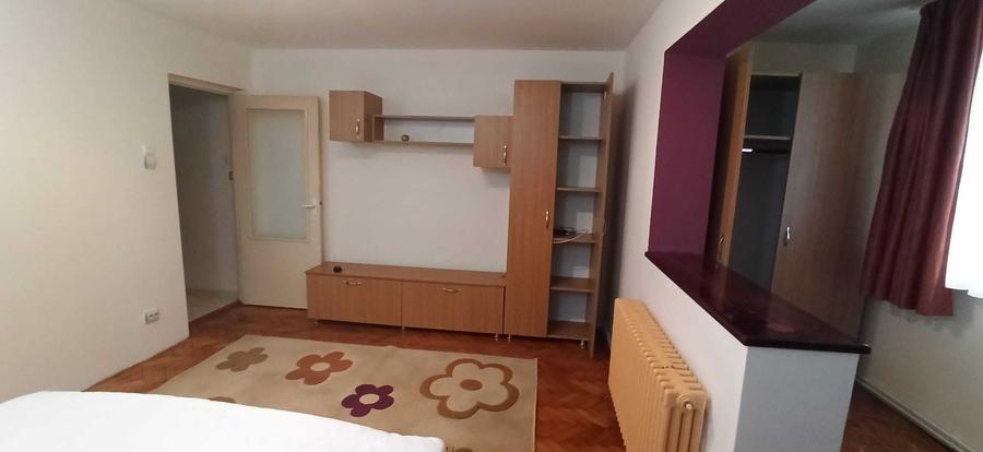 Garsonieră decomandată în Central