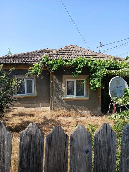 Casă cu 3 camere cu Teren 4400 Mp în Crucea