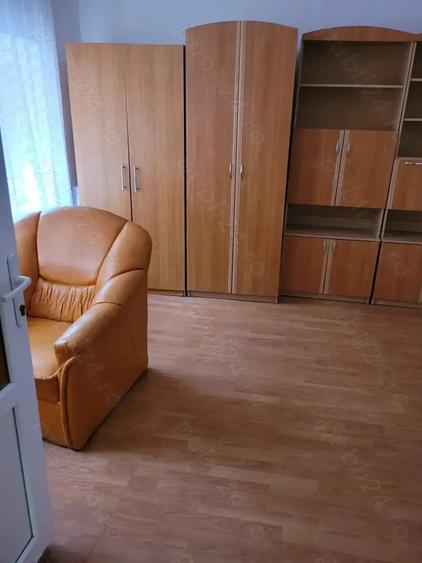Casă cu 4 camere cu Teren 280 Mp în Piața Nouă