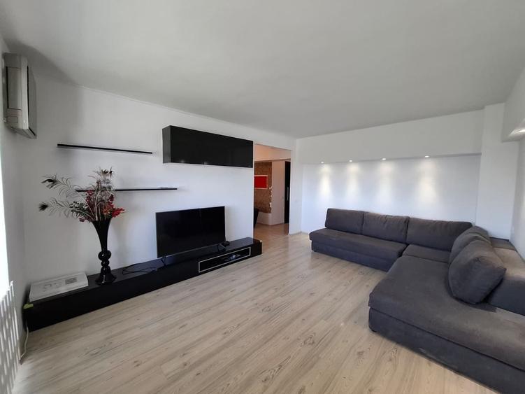 Apartament 3 Camere, Parcare  Decomandat, Renovat, Mobilat , Utilat  L355 - 1