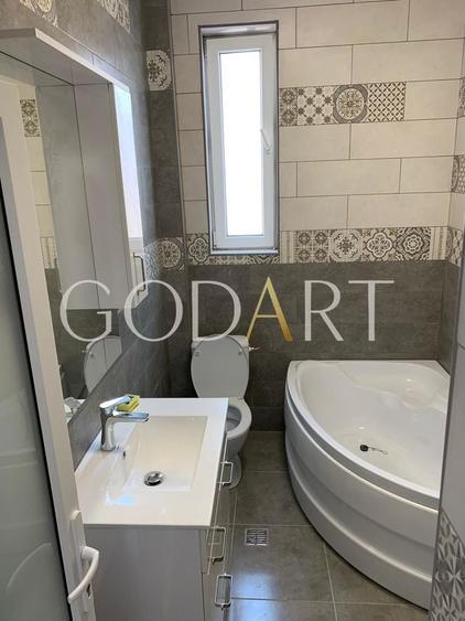 Casă individuală cu 7 camere cu Canalizare în Eminescu