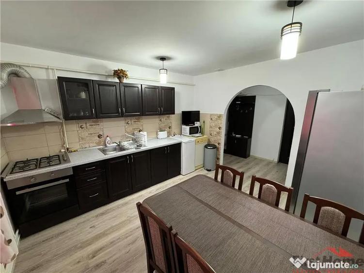 Apartament cu 4 camere decomandat în Obor