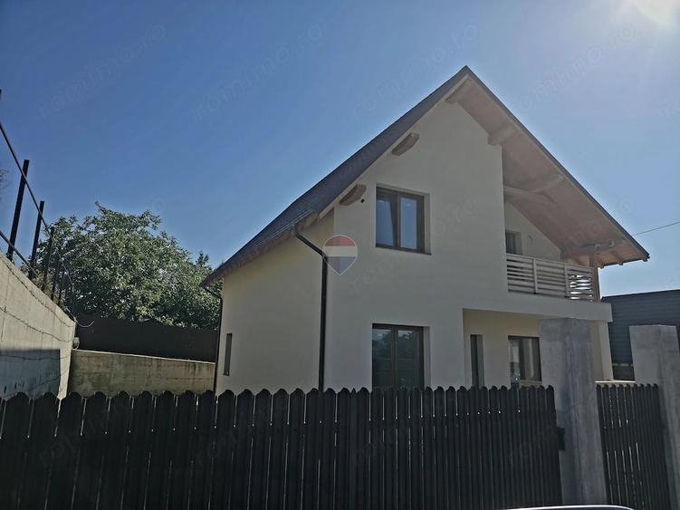 Casă cu 4 camere în Calea Romanului