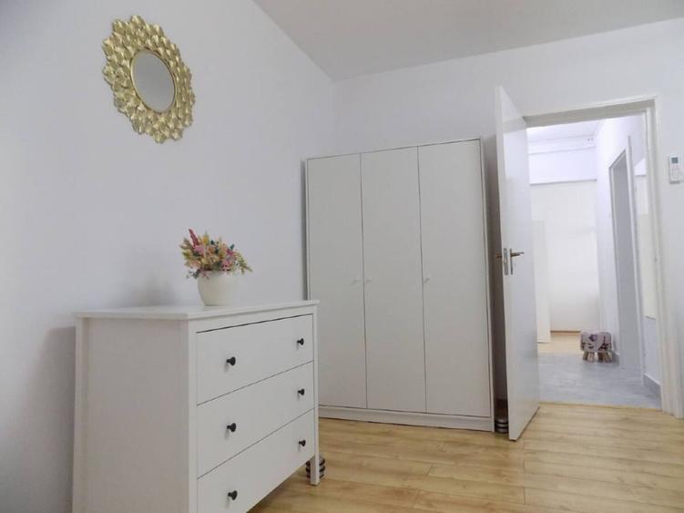 Apartament cu 3 camere semidecomandat, mobilat în Țiglina 2
