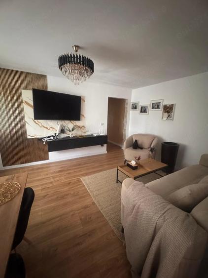 Apartament cu 3 camere decomandat în Horia