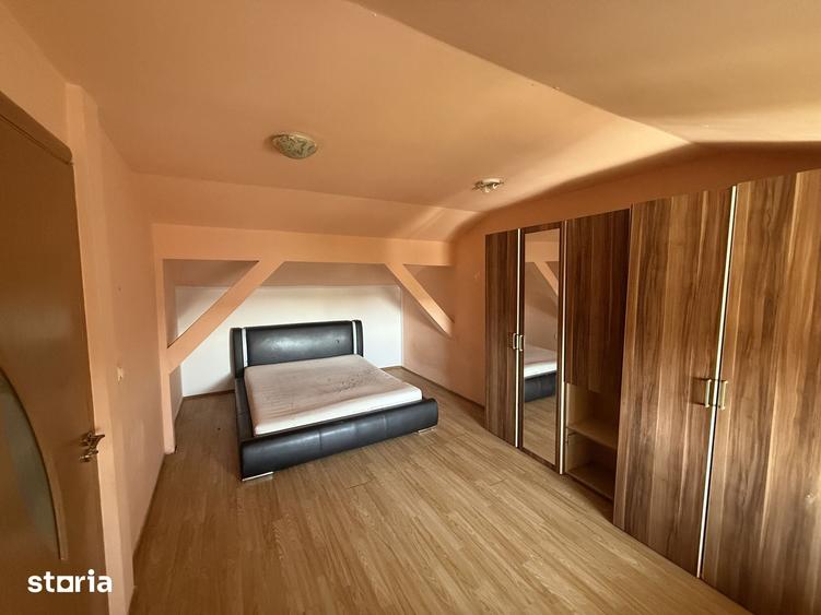 Apartament cu 4 camere decomandat în Est