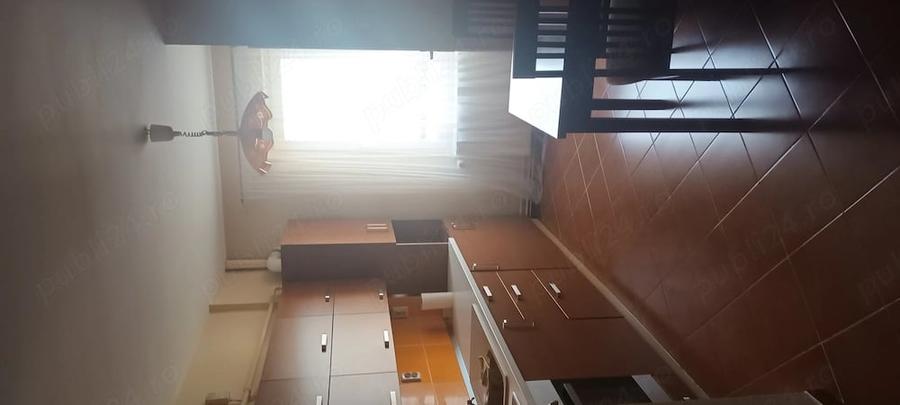 Apartament cu 3 camere decomandat în Tudor